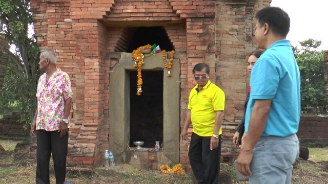 ชาวโนนดินแดงดีใจขอนำทับหลังพระยมทรงกระบือกลับปราสาทหนองหงส์