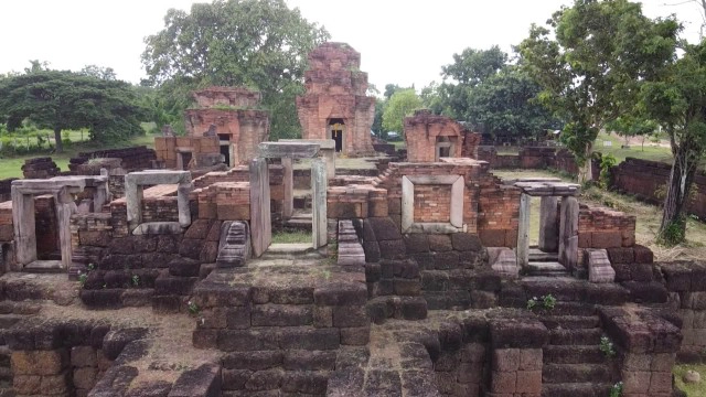 ชาวโนนดินแดงดีใจขอนำทับหลังพระยมทรงกระบือกลับปราสาทหนองหงส์