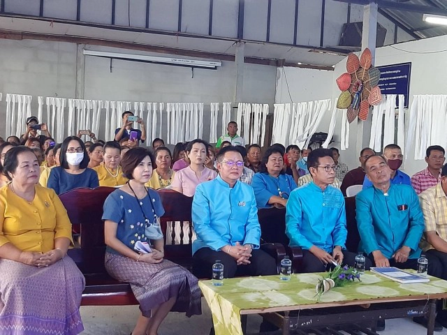 เปิดโครงการ "หมู่บ้านทำมาค้าขาย" ชูผ้าไหมยกระดับเพิ่มมูลค่า