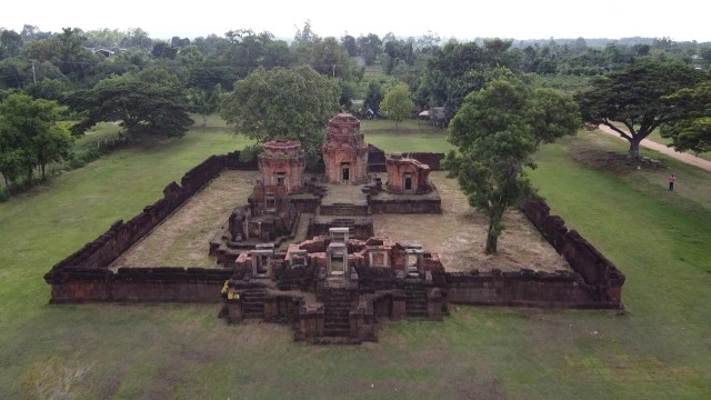 ชาวโนนดินแดงดีใจขอนำทับหลังพระยมทรงกระบือกลับปราสาทหนองหงส์