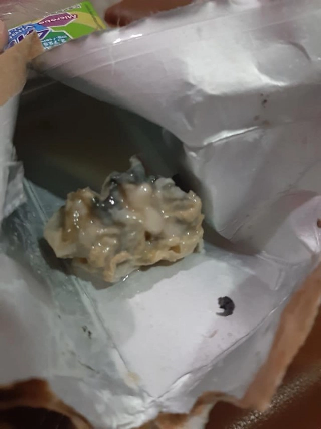 ผู้บริโภค ดื่มนมเปรี้ยวยี่ห้อดัง เปิดกล่องมาแทบอ้วกเจอสิ่งแปลกปลอมอยู่ข้างใน