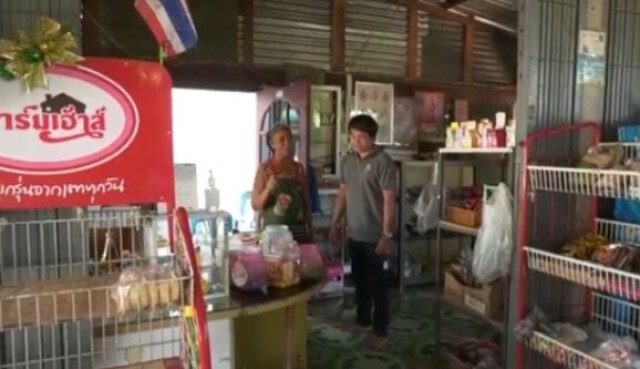 คุณป้าฮีโร่ ช่วยสาวรอดคมมีดอีโต้วิ่งหลบร้านของชำ