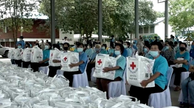 มอบถุง"ชุดธารน้ำใจ"ช่วยผู้ประสบภัยน้ำท่วมน่าน