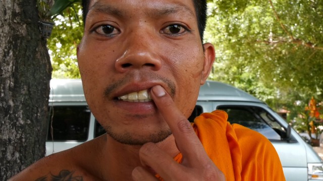 หลอกพระเป็นหมอฟันเอากาวอุดได้เงินรีบหนีแจ้งตำรวจก็เงียบ