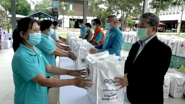 มอบถุง"ชุดธารน้ำใจ"ช่วยผู้ประสบภัยน้ำท่วมน่าน