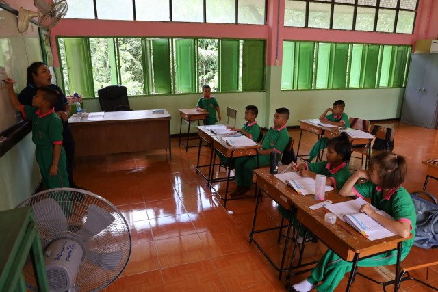 ชื่นชมครูสอนเด็ก ป.1 อ่านภาษาไทยแบบลุ้นสุดตัว