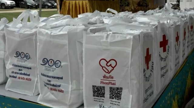 มอบถุง"ชุดธารน้ำใจ"ช่วยผู้ประสบภัยน้ำท่วมน่าน