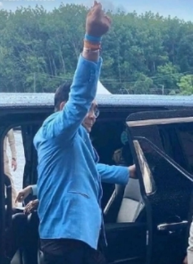 โซเชียลซูมเลข นายกฯ ลงพื้นที่ระยองทำมือมินิฮาร์ท คอหวยตีนี่เลขเรือดำน้ำ