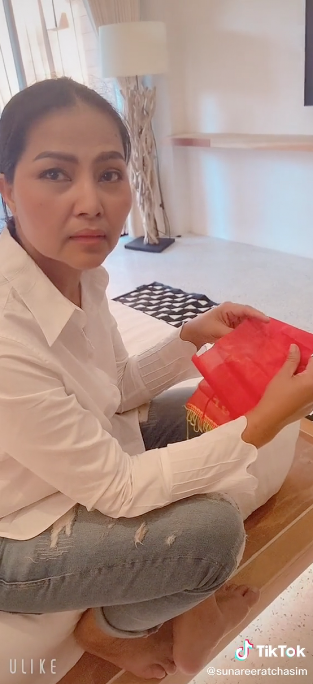 สุนารี บอกไม่มีกั๊กเลขหลังจุดประทัดถวายไอ้ไข่ ให้โชคแฟนๆ