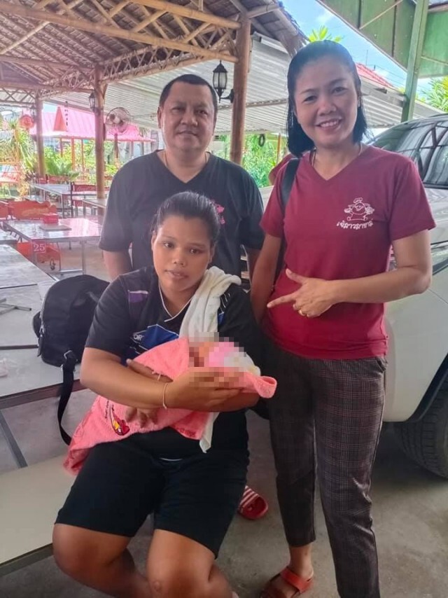 ภรรยาอุ้มลูก ตามหาสามีตลอดทั้งคืน หลังหายตัวไปที่สุราษฎร์ฯ เล่าเรื่องสุดจับใจ
