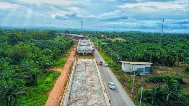 ทางหลวงชนบทสร้างสะพานข้ามทางรถไฟทางคู่เพิ่มความปลอดภัย