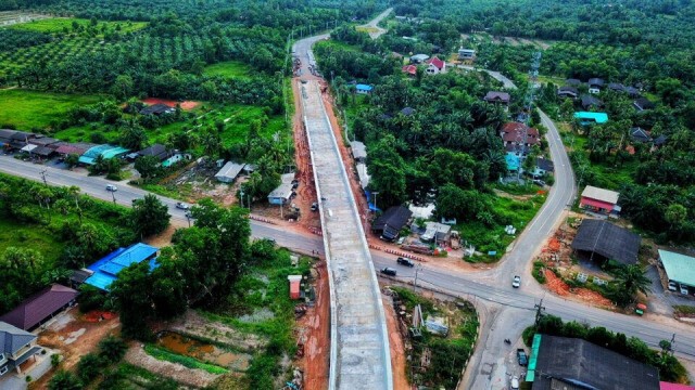 ทางหลวงชนบทสร้างสะพานข้ามทางรถไฟทางคู่เพิ่มความปลอดภัย