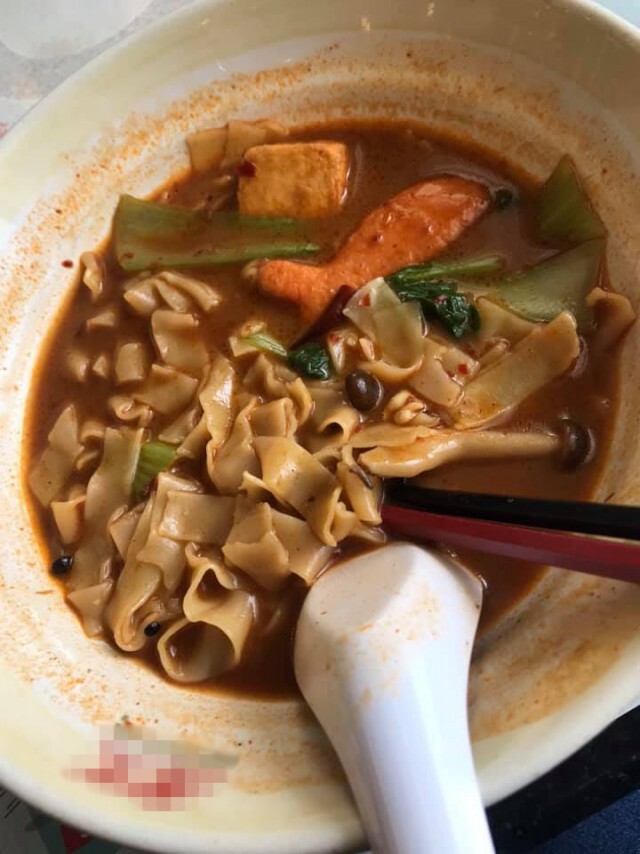 ลูกค้าแชร์ประสบการณ์ กินสุกี้เจ้าดัง เจอหนอนโผล่ทักทาย ลั่น อร่อยจัง