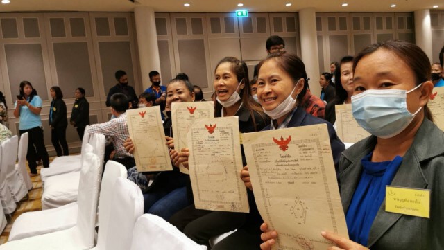 "จุรินทร์" คืนโฉนดที่ดินให้เกษตรกรภาคเหนือ 192 ราย