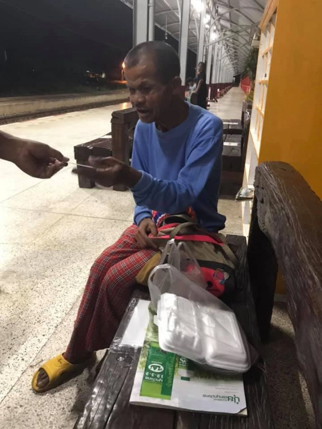 ชายชรารวบรวมเงิน ขอซื้อลาบ ต้องเดินหน้าเศร้าร้านไม่ขายให้