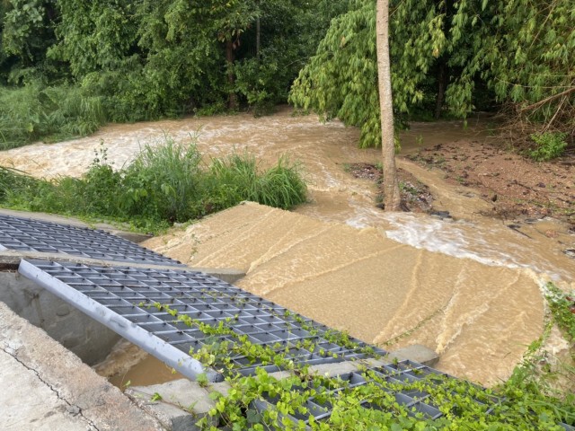 ฝนตกหนักชาวบ้านดีใจมีน้ำเข้าอ่างเก็บน้ำสันกำแพง