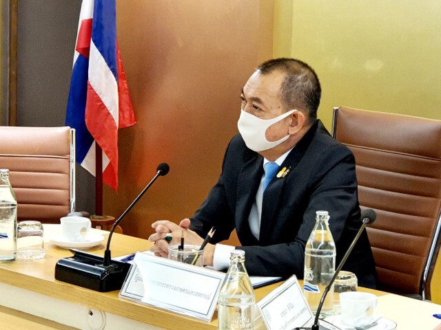'เฉลิมชัย' เล็งชงยกเลิกแบนพาราควอต