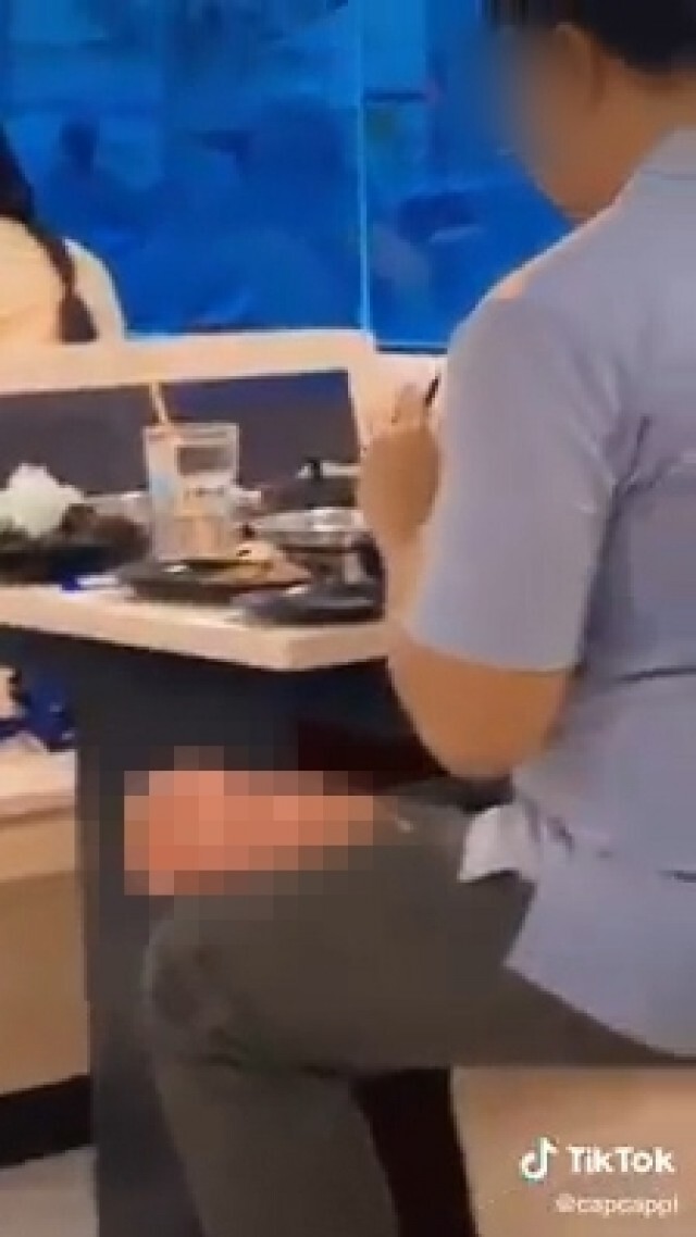 สาวถือวิสาสะ ถ่ายคลิปลูกค้านั่งกินสุดชิลในร้านอาหาร ทำชาวเน็ตฉุนแห่เปิดวาร์ป