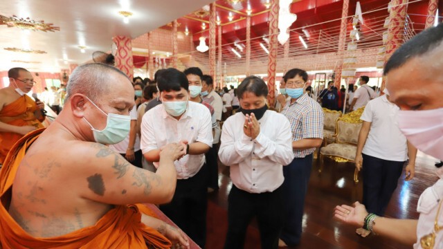 หลวงพ่ออ๊อดวัดสายไหม อธิษฐานจิตปลุกเสกเดี่ยว ไอ้ไข่