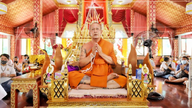 หลวงพ่ออ๊อดวัดสายไหม อธิษฐานจิตปลุกเสกเดี่ยว ไอ้ไข่
