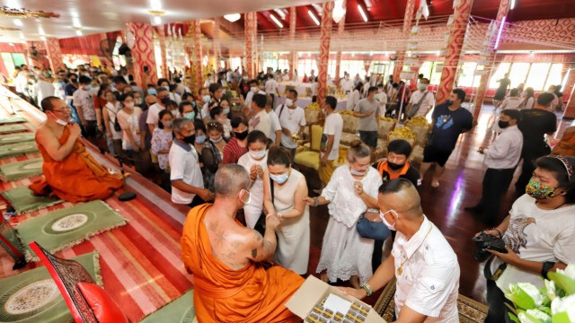 หลวงพ่ออ๊อดวัดสายไหม อธิษฐานจิตปลุกเสกเดี่ยว ไอ้ไข่