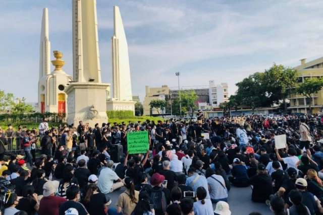 ผ่าดวงบ้านเมืองเดือน ก.ย.ใครฟาดใคร! ชุมนุมจบอย่างไร?