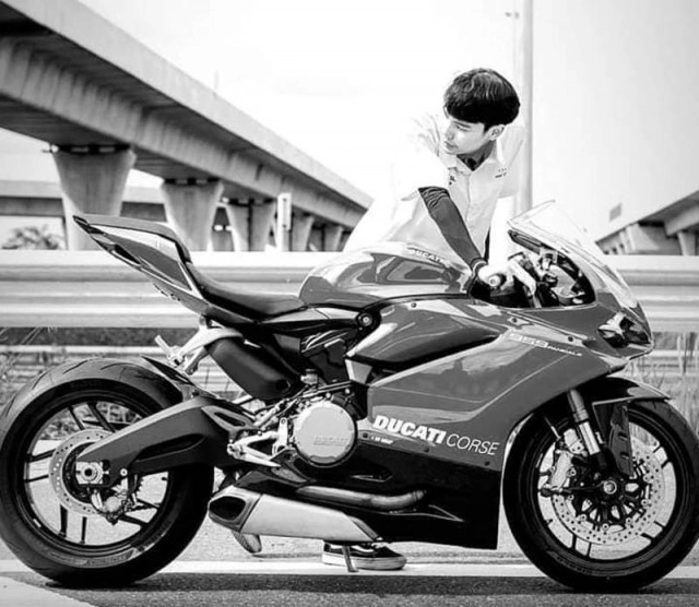 เศร้า "ชานนท์" นักสตรีมเกมดัง วัย 17 ปี ขี่ดูคาติ ชนต้นไม้เสียชีวิต