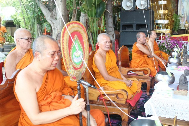 ชาวบ้านแห่ร่วมปลุกเสกหลวงปู่ทวดและไอ้ไข่ วัดห้วยม่วง