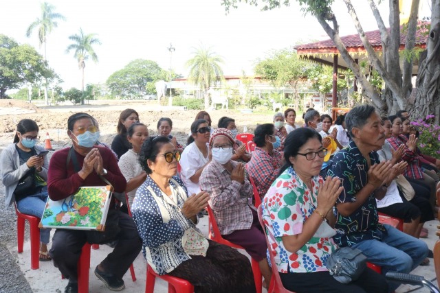 ชาวบ้านแห่ร่วมปลุกเสกหลวงปู่ทวดและไอ้ไข่ วัดห้วยม่วง