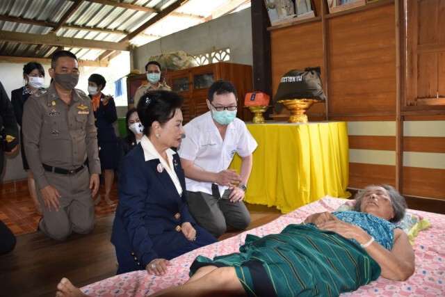พระราชทาน"ถุงยังชีพ"เยียวยาน้ำท่วมอุตรดิตถ์