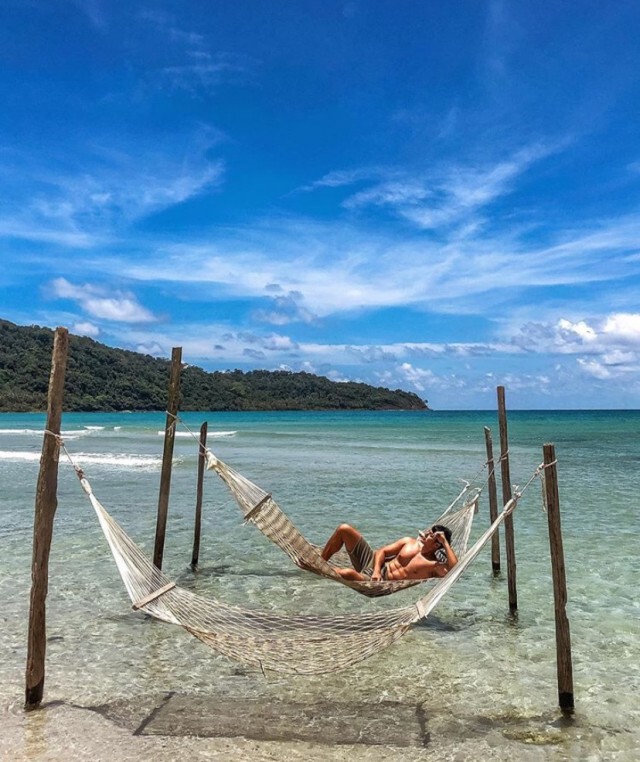 "แมน การิน" อวดหุ่นแซ่บกับผ้าขนหนูผืนน้อยปิดท่อนล่าง