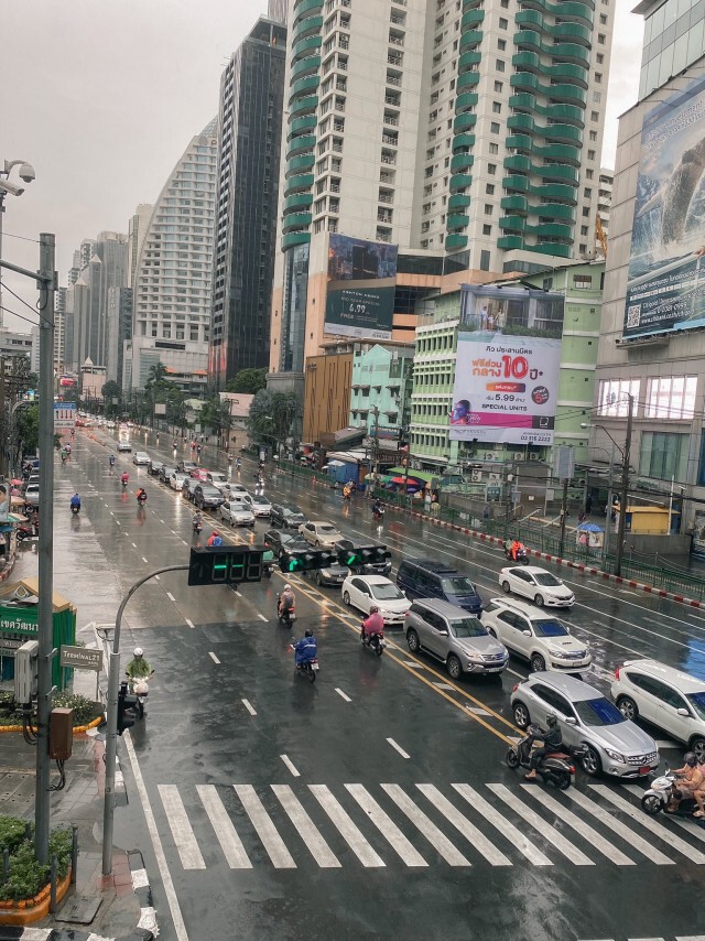 ฝนถล่มกรุงฯแต่เช้า น้ำท่วมถนนหลายจุดหลายพื้นที่