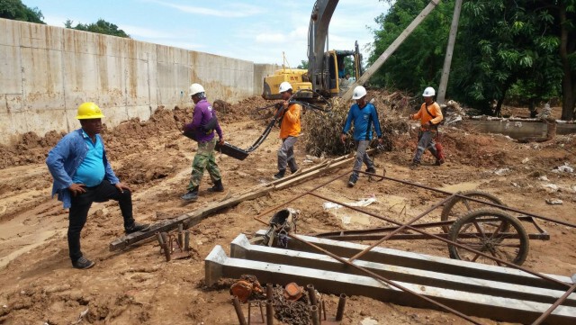 โยธาฯสุโขทัยเร่งซ่อมแซม-ฟื้นฟูหลังน้ำลด