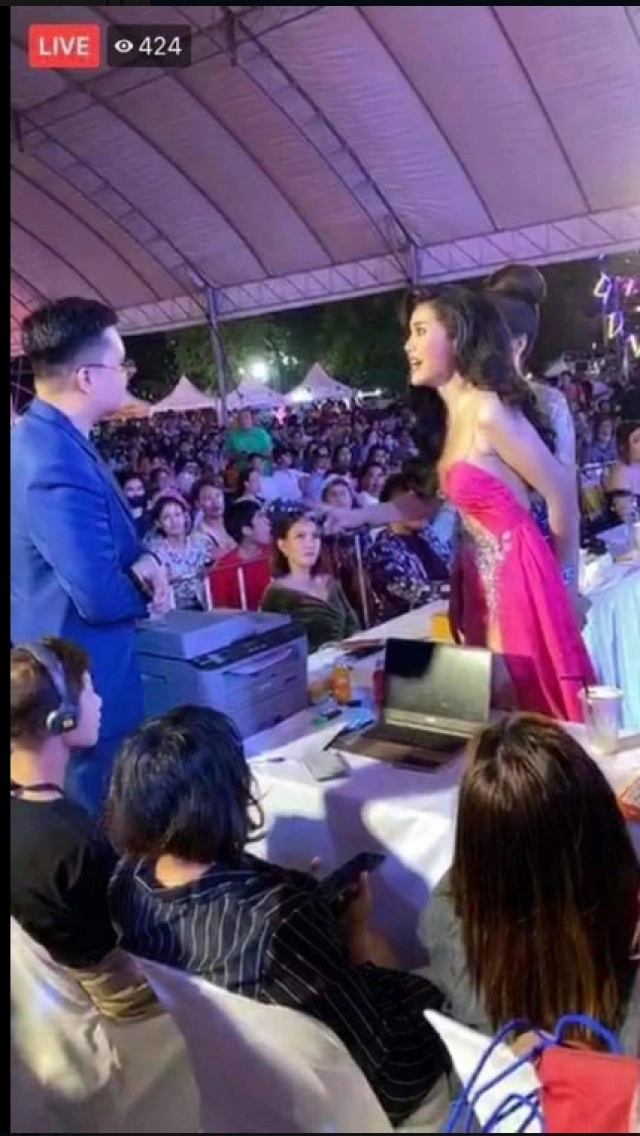 ดราม่า วุ่นวายเวทีนางสาวสมิหลา นางงามประท้วงวุ่นกระชากไมค์ เวทีนี้ไม่ยุติธรรม