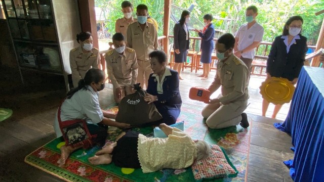พระราชทาน"ถุงยังชีพ"เยียวยาน้ำท่วมอุตรดิตถ์