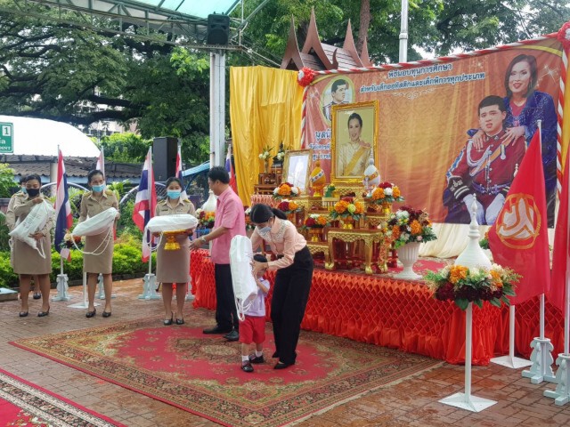 "มูลนิธิคุณพุ่ม" มอบทุนการศึกษา"เด็กออทิสติก-เด็กพิการ"