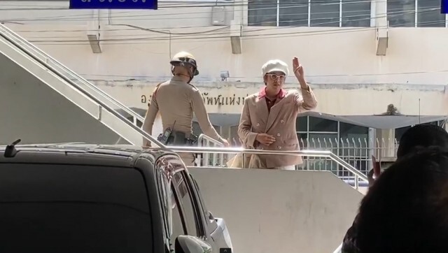 "แอมมี่" เดอะบอทท่อมบลูส์ มือสาดสี ให้กำลังใจ"จุฑาทิพย์"