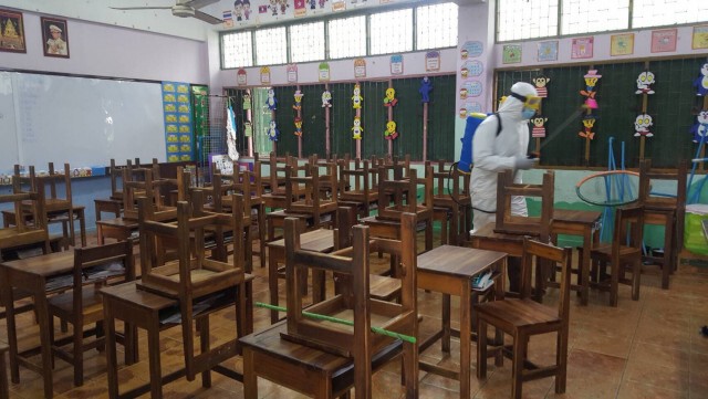ด้วยความห่วงใย ผู้ช่วยปลัดกระทรวงศึกษาธิการ มอบหน้ากากผ้า ให้ รร.บ้านกุยแหย่