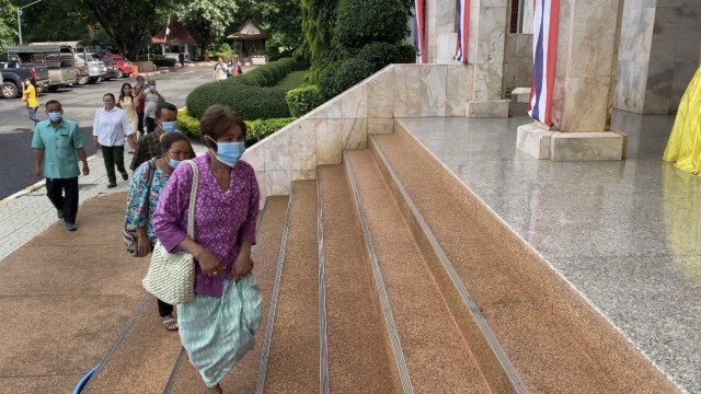 พ่อแม่ ผอ.อ้อย มารอฟังศาลอุทธรณ์ คดีผู้กองเหน่ง