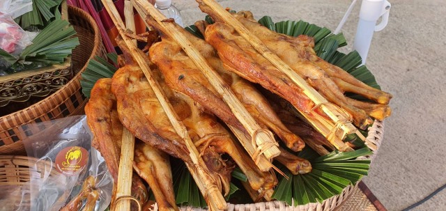 ตลาดต้องชมถนนสายไก่ย่างเขาสวนกวาง