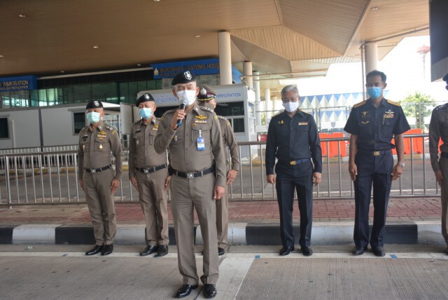 ผบช.สตม.ลุยมุกดาหารแถลงรวบแรงงานต่างด้าว