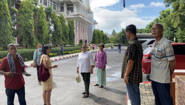 พ่อแม่ ผอ.อ้อย มารอฟังศาลอุทธรณ์ คดีผู้กองเหน่ง