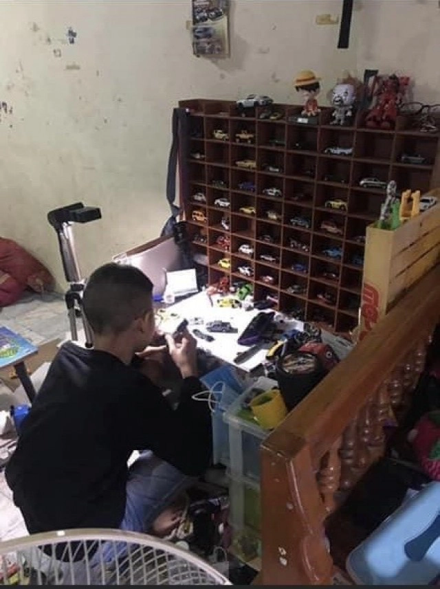 ชาวเน็ตน้ำตาซึม พ่อทำลายโมเดลรถ ของรักของลูก อ้างเสียการเรียน!