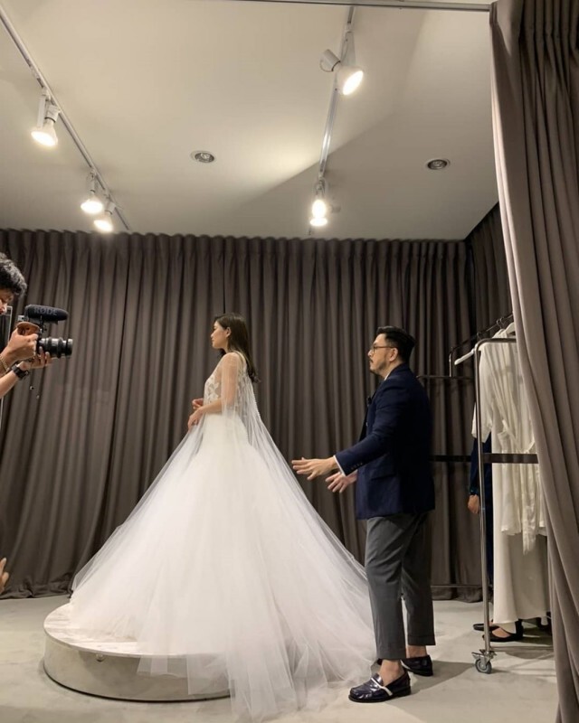 "ก้อย รัชวิน" ว่าที่เจ้าสาว ลองชุดแต่งงานแล้ว