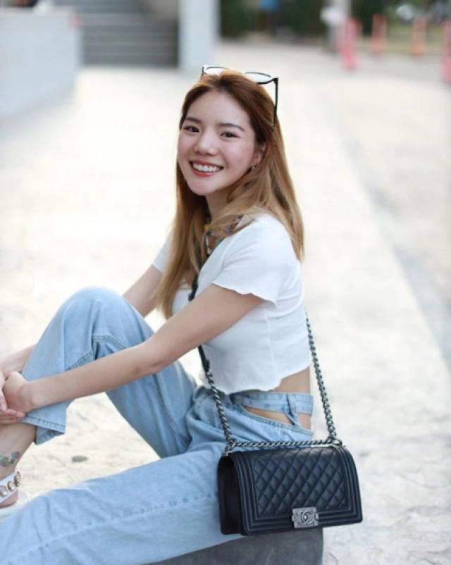 ชาวเน็ตแฉกลุ่มเพื่อน อิง จ้องจับ สนแต่เงินประโคมแบรนด์เนม