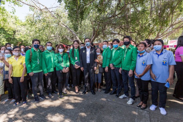 นายกฯลงพื้นที่-เยียวยาน้ำท่วมสุโขทัย