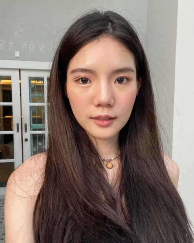 ชาวเน็ตแฉกลุ่มเพื่อน อิง จ้องจับ สนแต่เงินประโคมแบรนด์เนม