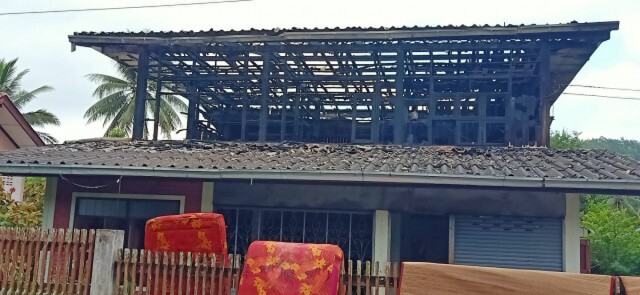 ไฟไหม้บ้านไม้สัก-คุณยายวัย73รอดหวุดหวิด