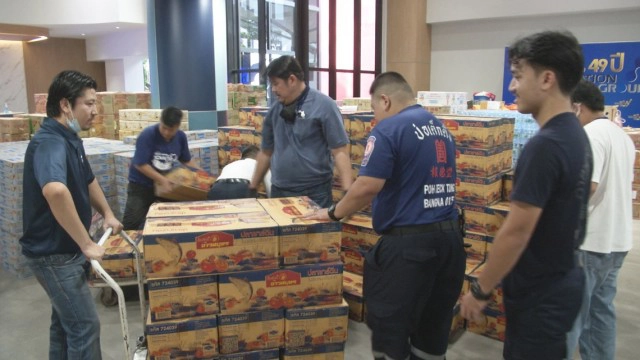 'ฉาย บุนนาค'นำทีม"เนชั่นฯ สู้ภัยน้ำท่วม" ช่วยชาวสวรรคโลก