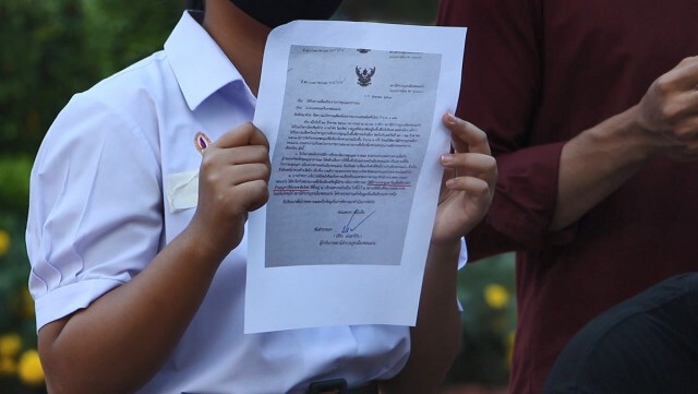 ฉีกภาพ "ผกก.เมืองขอนแก่น" รับคำร้องย้ายอนุสาวรีย์ ปชต.ขอนแก่น